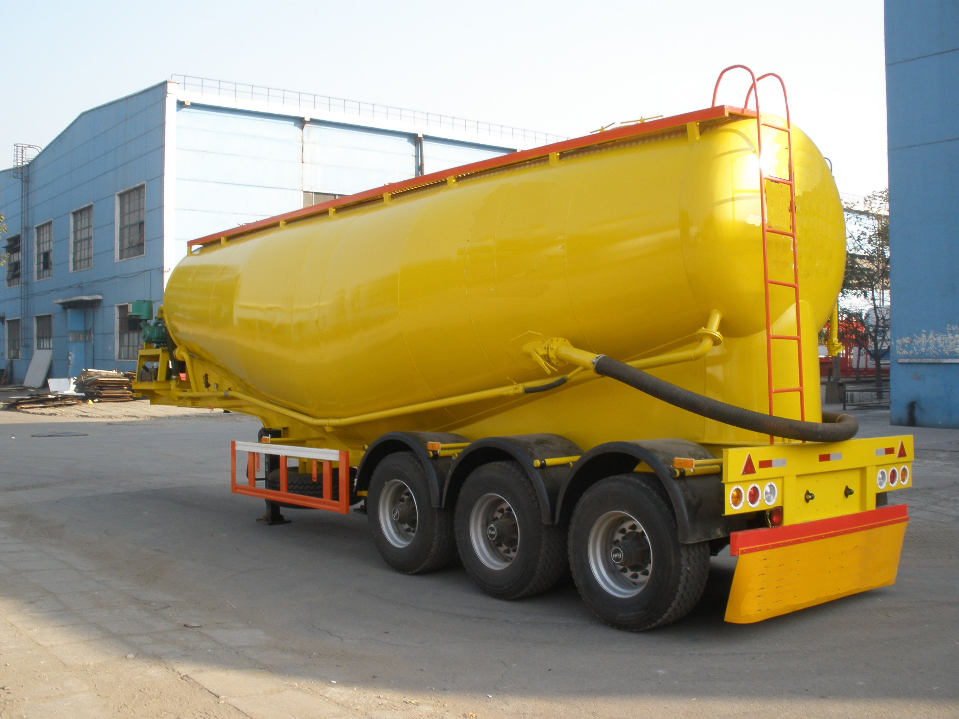 car carrier trailer: The working principle of bulk cement trailer
