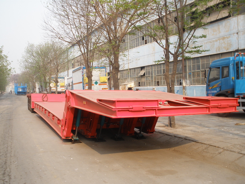 Folding gooseneck lowboy trailer for Middle East