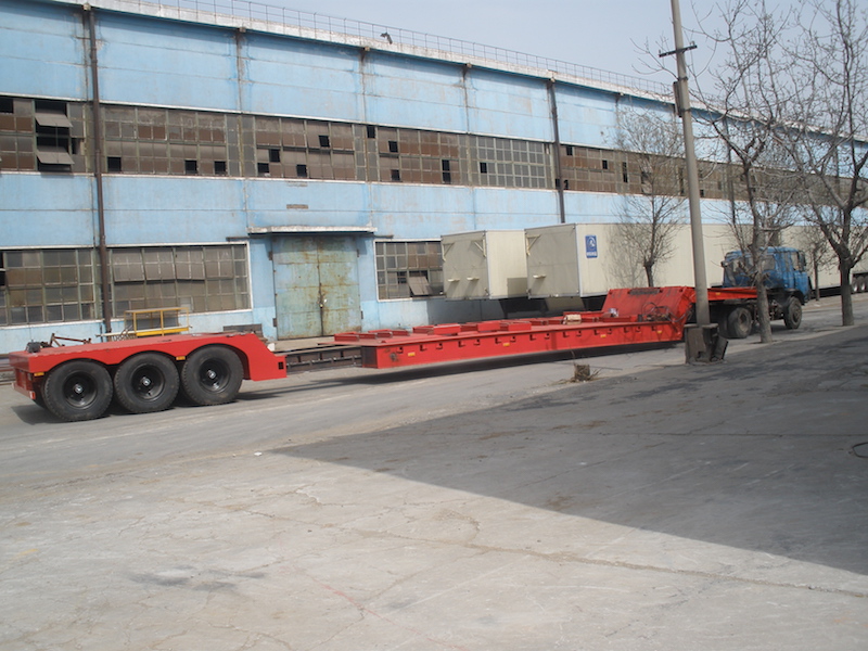 Folding gooseneck lowboy trailer for Middle East
