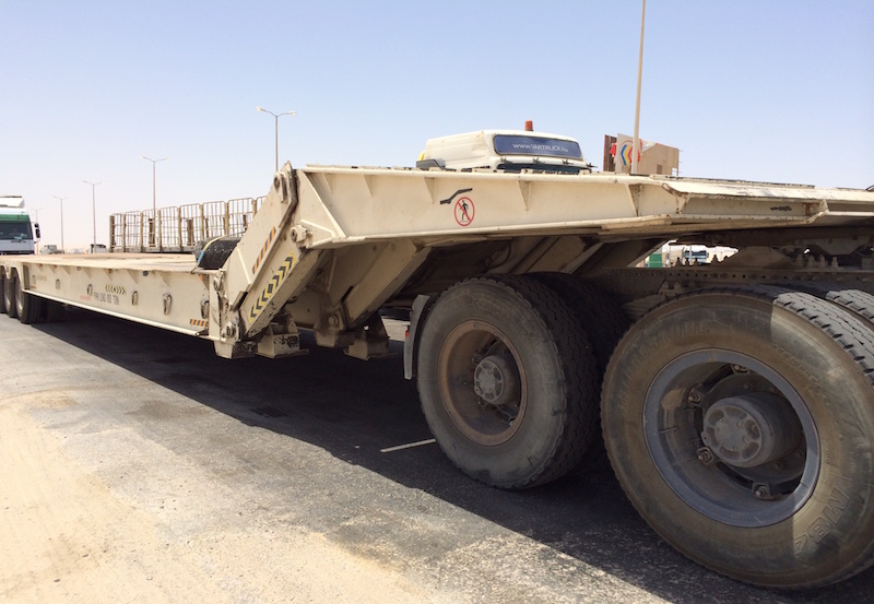 Folding gooseneck lowboy trailer for Middle East