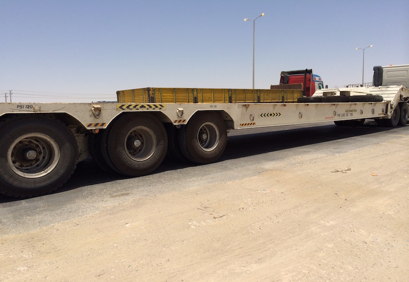 Folding gooseneck lowboy trailer for Middle East