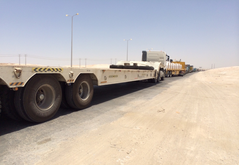 Folding gooseneck lowboy trailer for Middle East